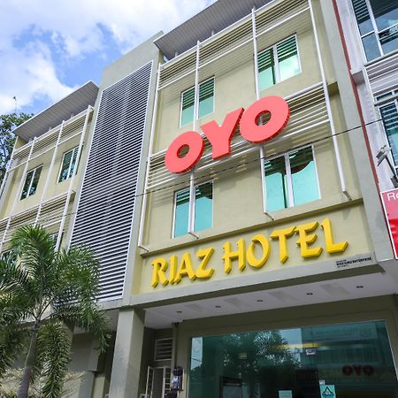 Oyo 89839 Riaz Hotel Malacca Екстериор снимка