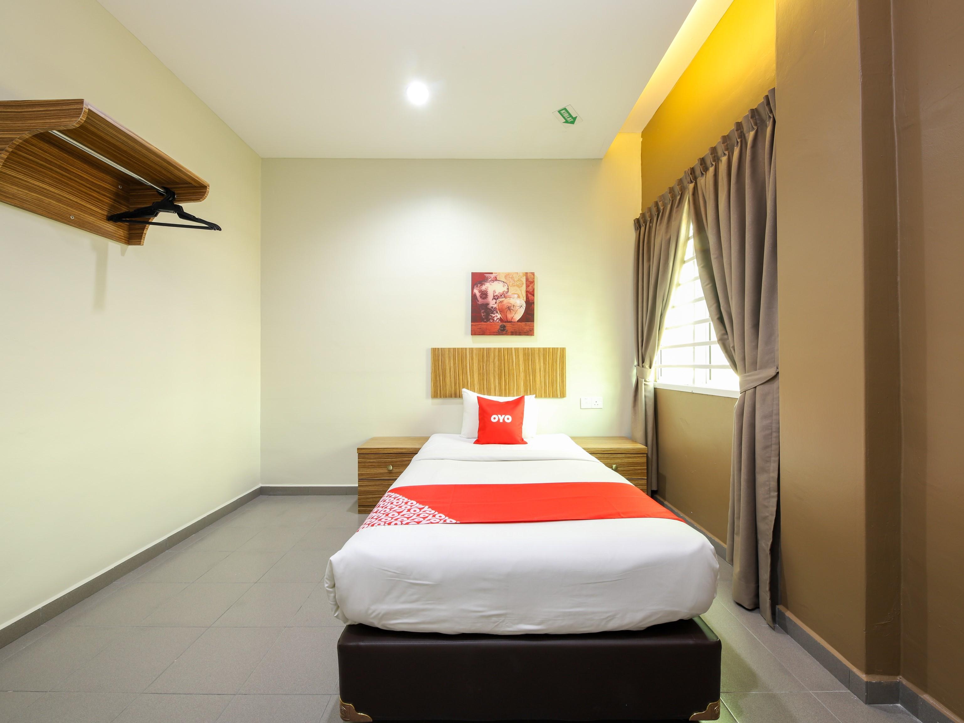 Oyo 89839 Riaz Hotel Malacca Екстериор снимка