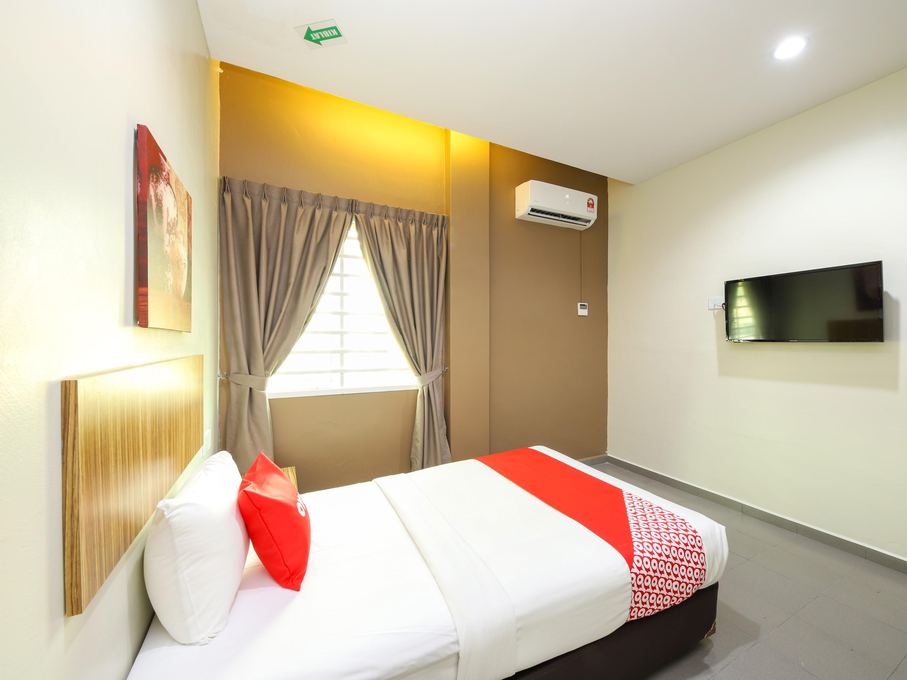 Oyo 89839 Riaz Hotel Malacca Екстериор снимка