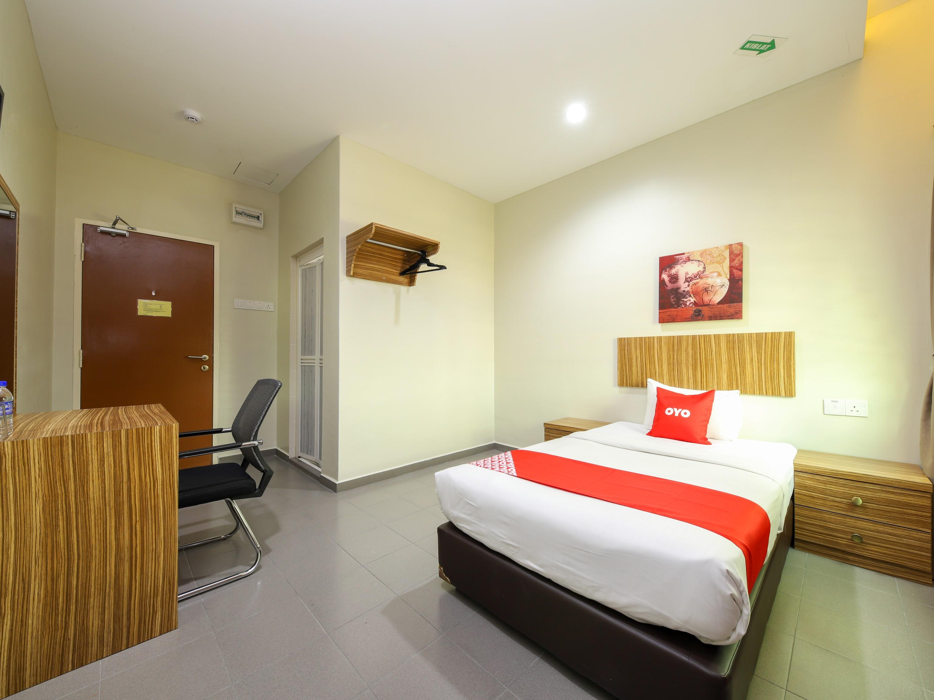 Oyo 89839 Riaz Hotel Malacca Екстериор снимка