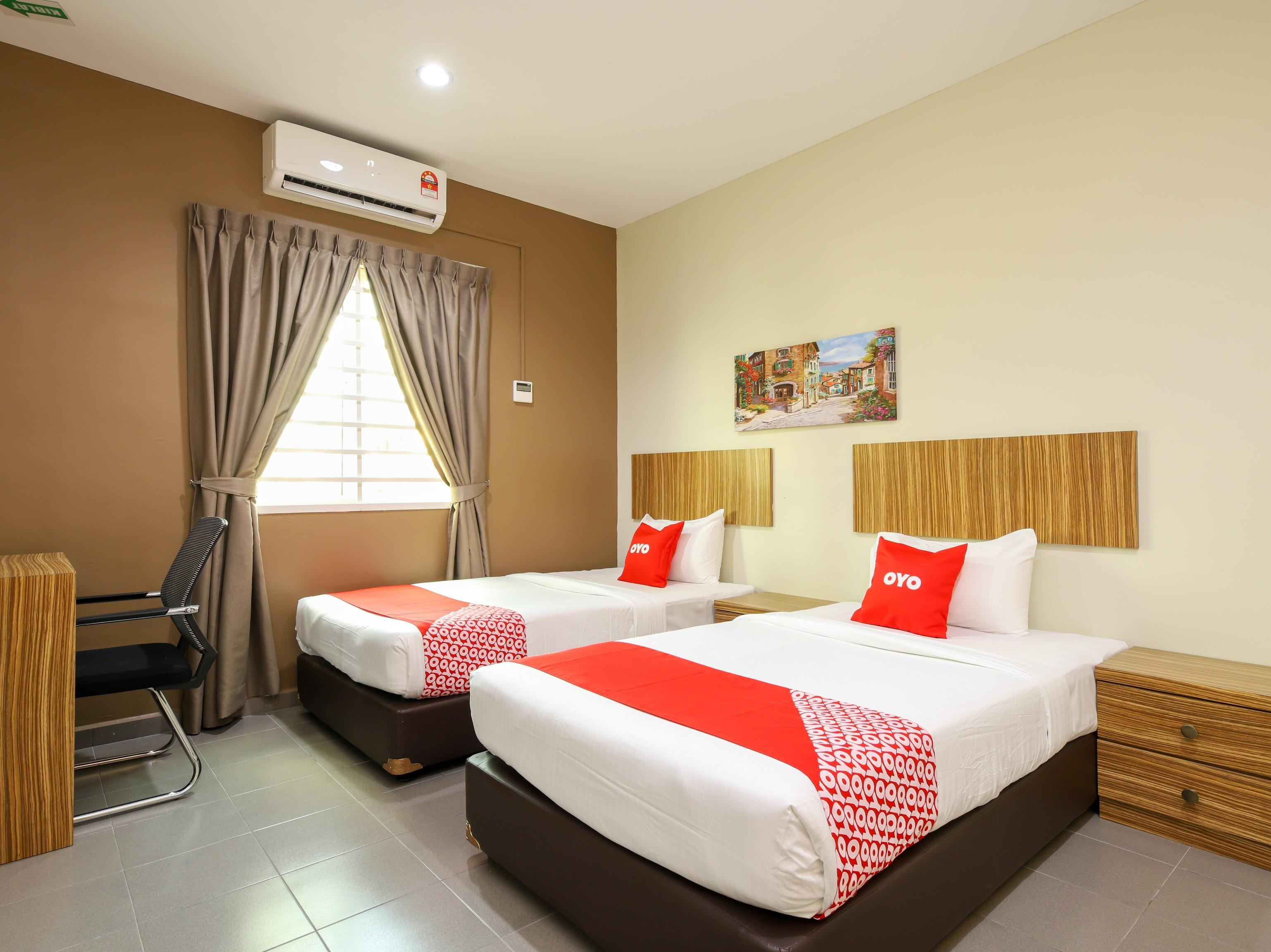 Oyo 89839 Riaz Hotel Malacca Екстериор снимка