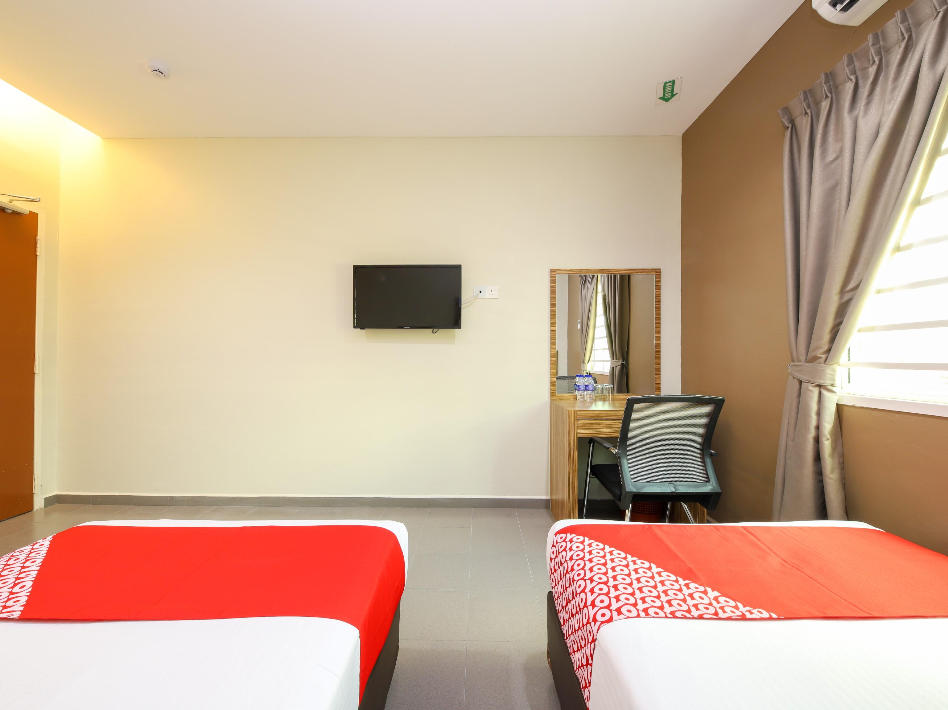 Oyo 89839 Riaz Hotel Malacca Екстериор снимка
