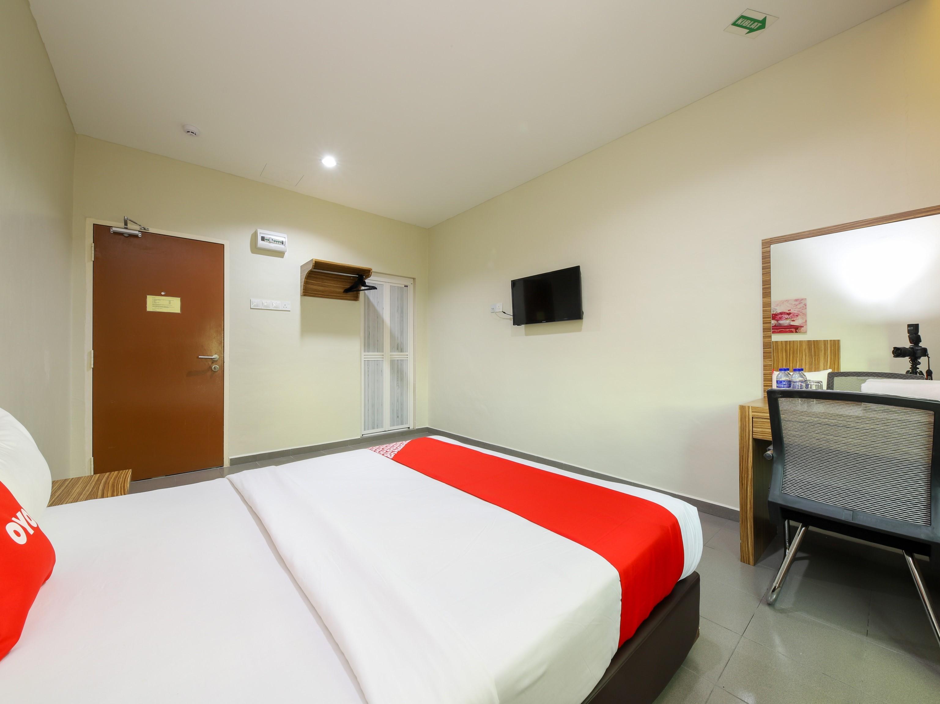Oyo 89839 Riaz Hotel Malacca Екстериор снимка