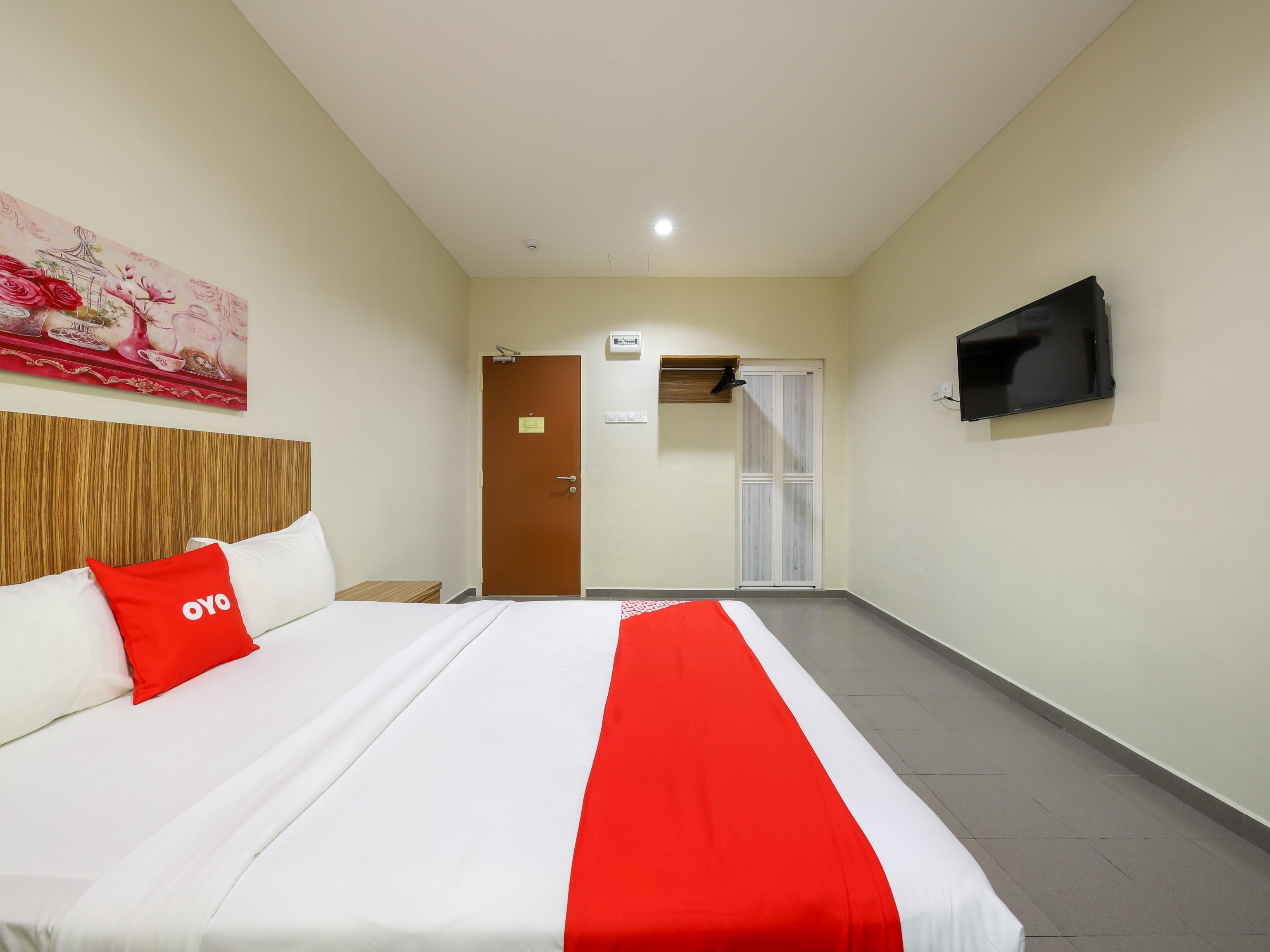 Oyo 89839 Riaz Hotel Malacca Екстериор снимка
