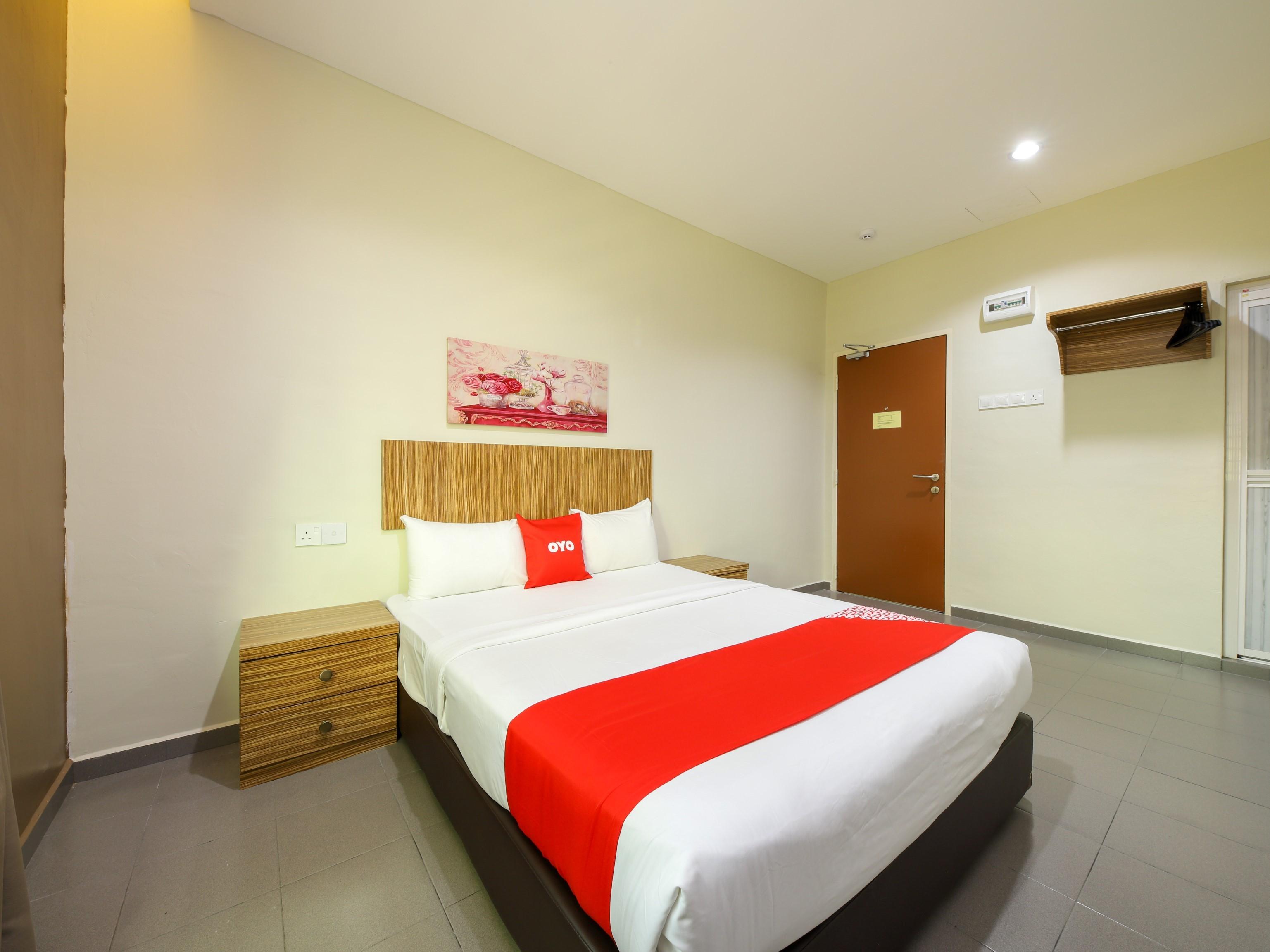 Oyo 89839 Riaz Hotel Malacca Екстериор снимка