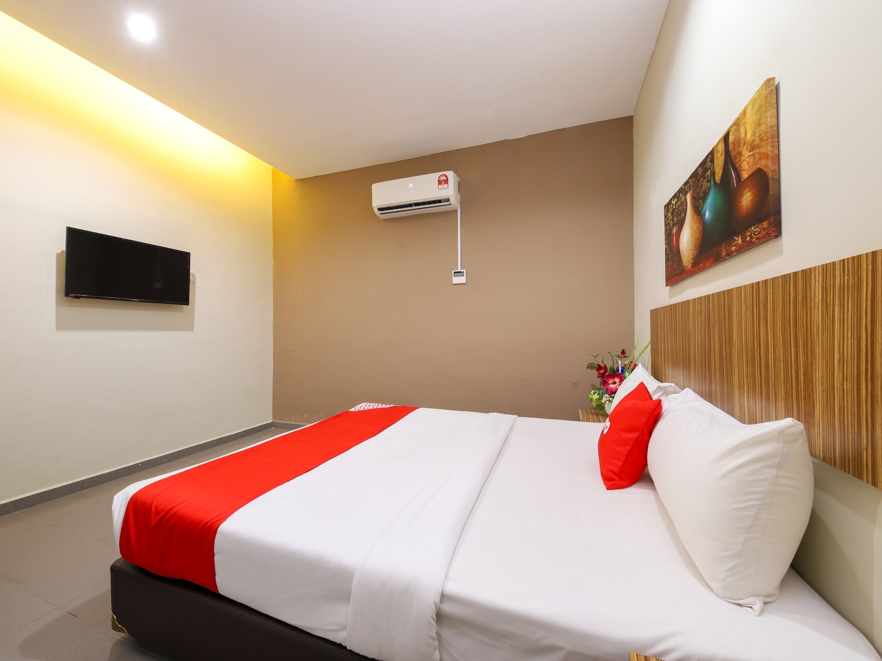 Oyo 89839 Riaz Hotel Malacca Екстериор снимка