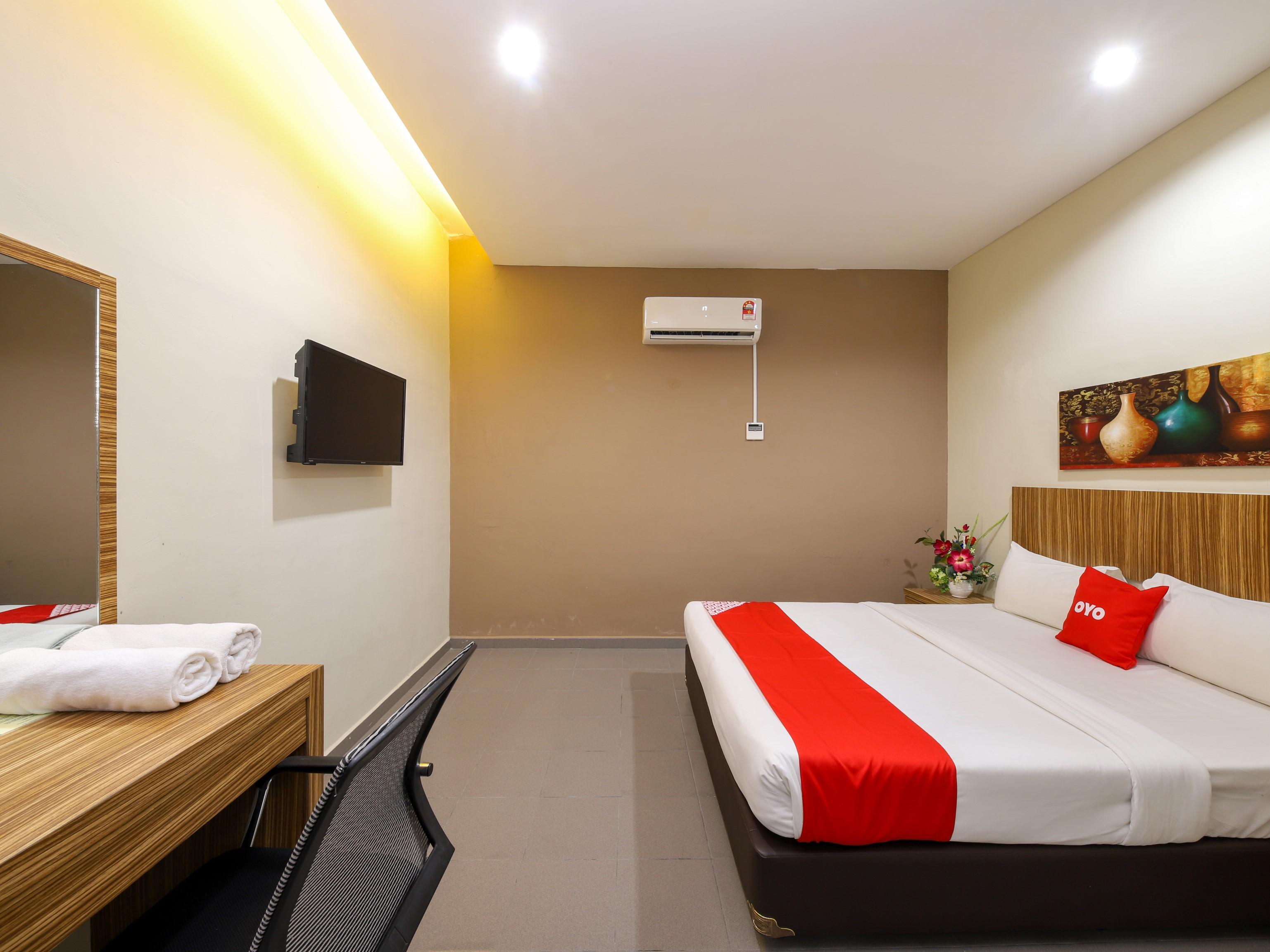 Oyo 89839 Riaz Hotel Malacca Екстериор снимка