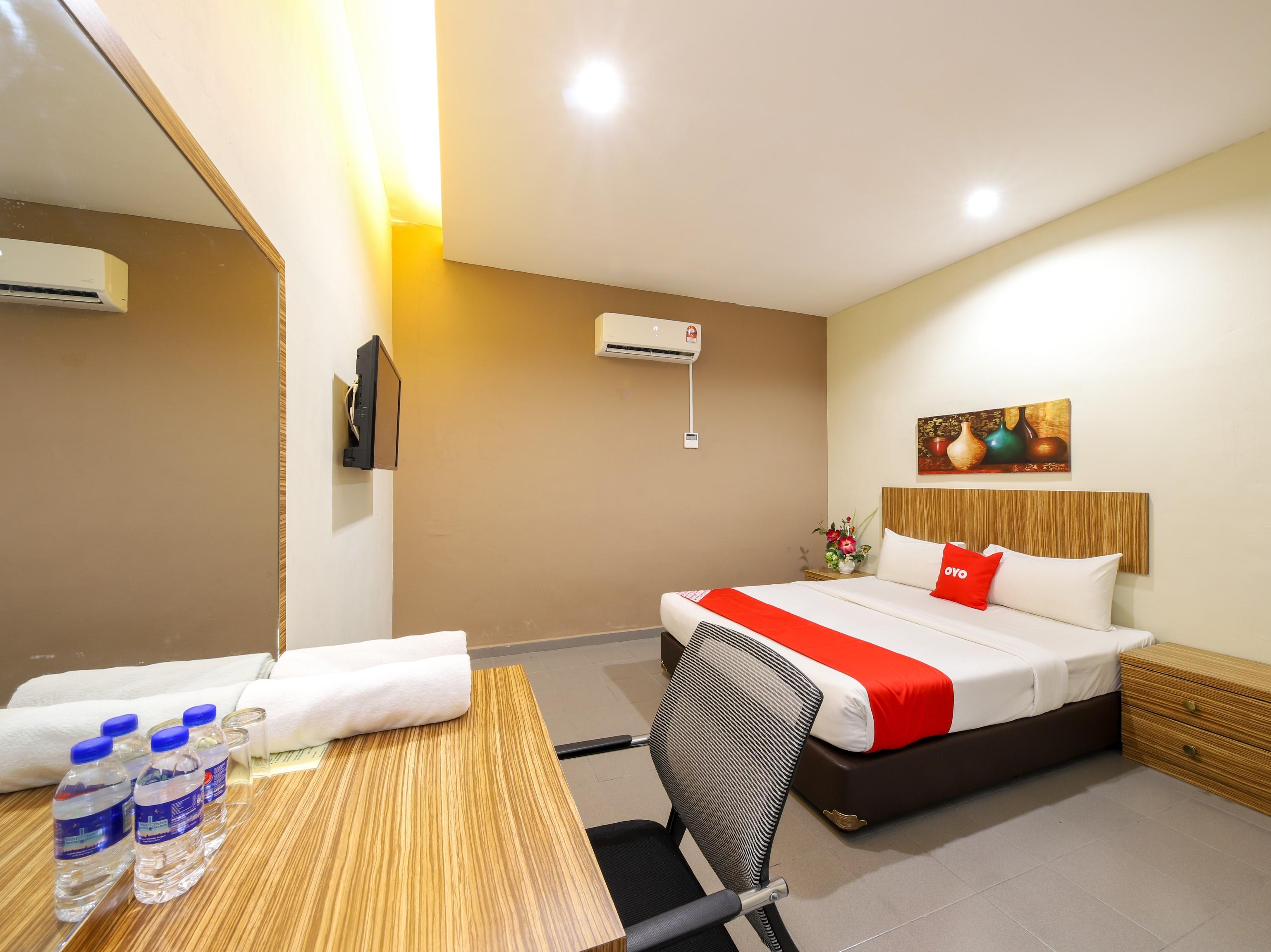 Oyo 89839 Riaz Hotel Malacca Екстериор снимка