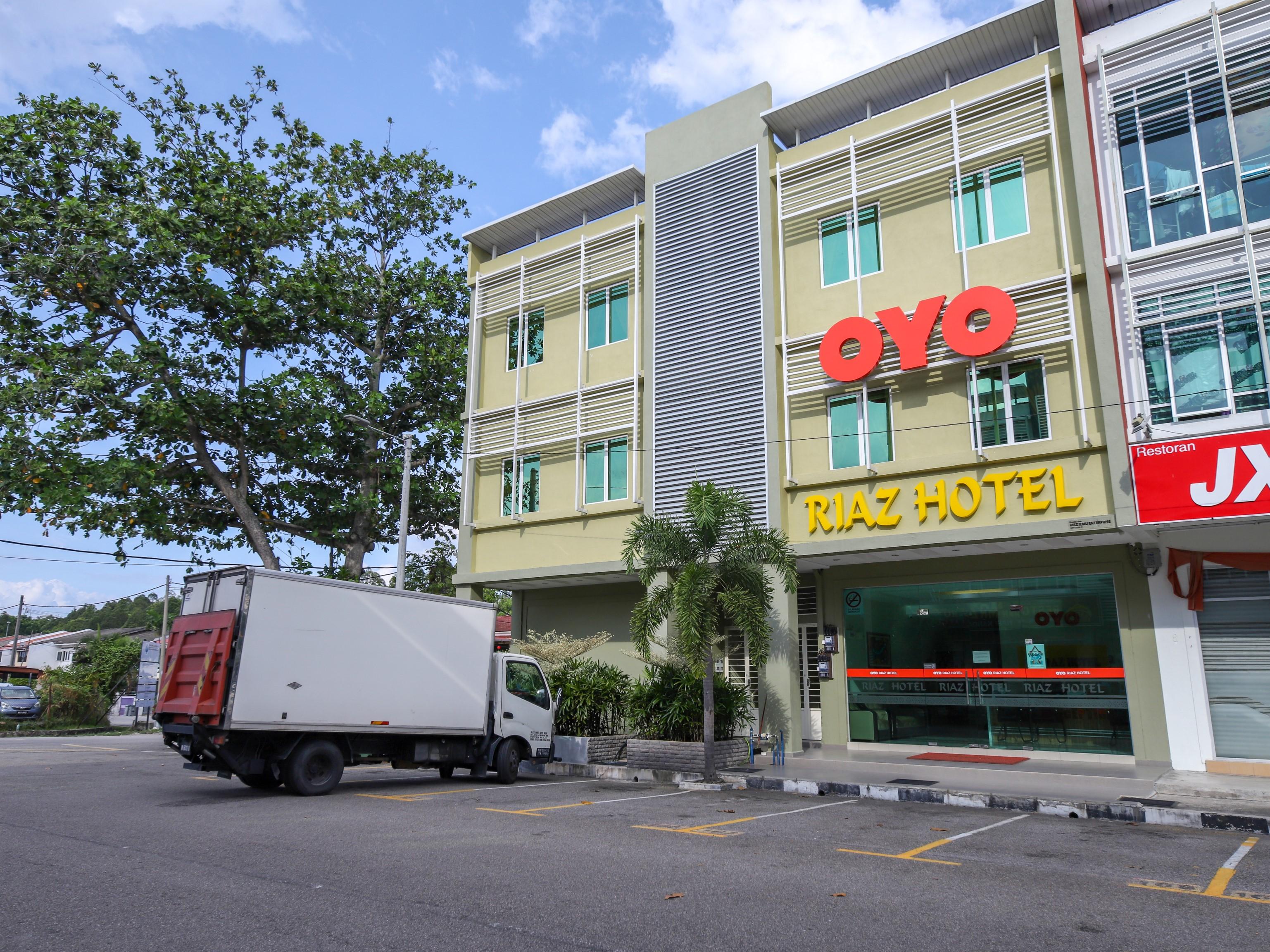 Oyo 89839 Riaz Hotel Malacca Екстериор снимка