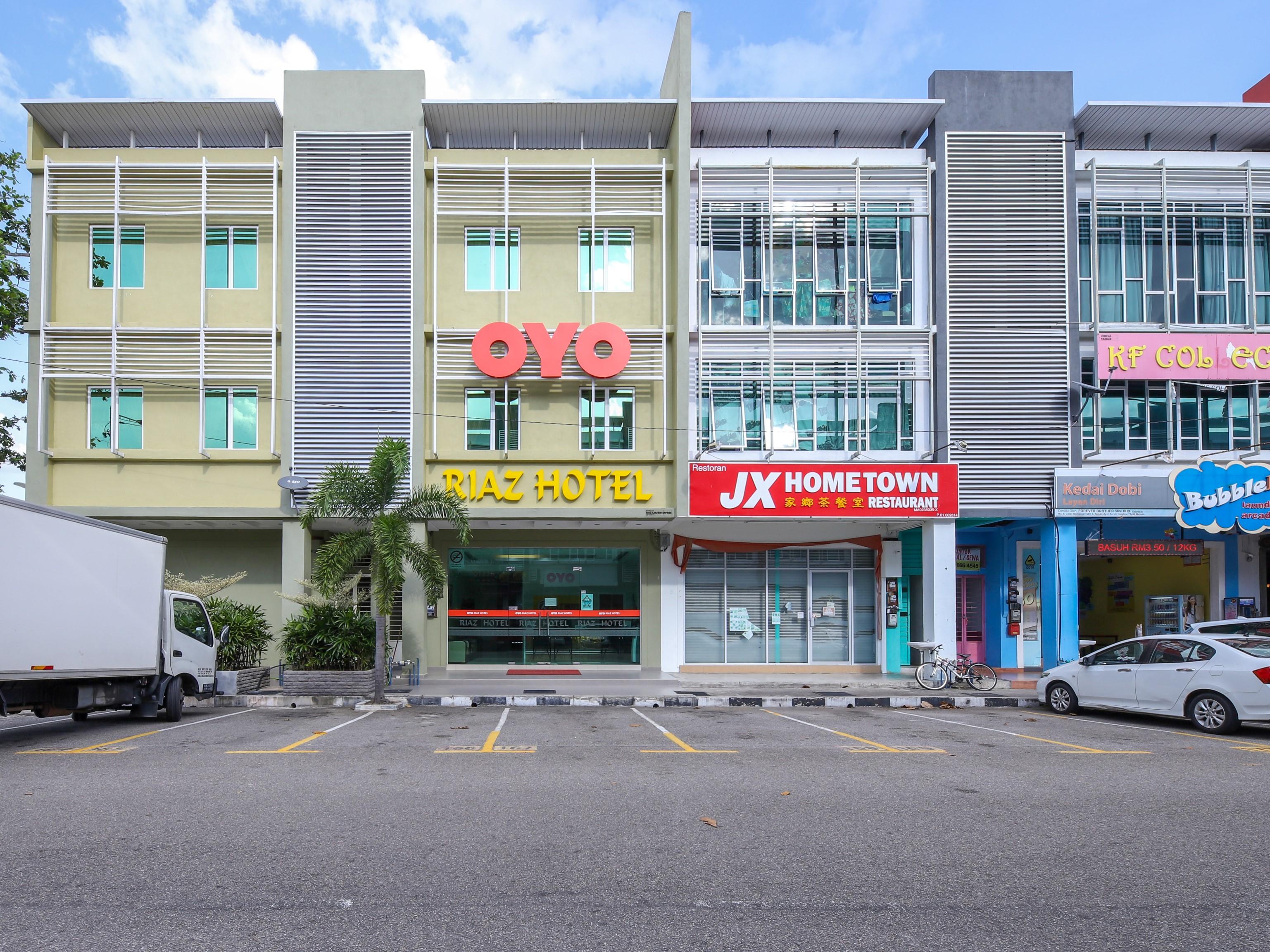 Oyo 89839 Riaz Hotel Malacca Екстериор снимка