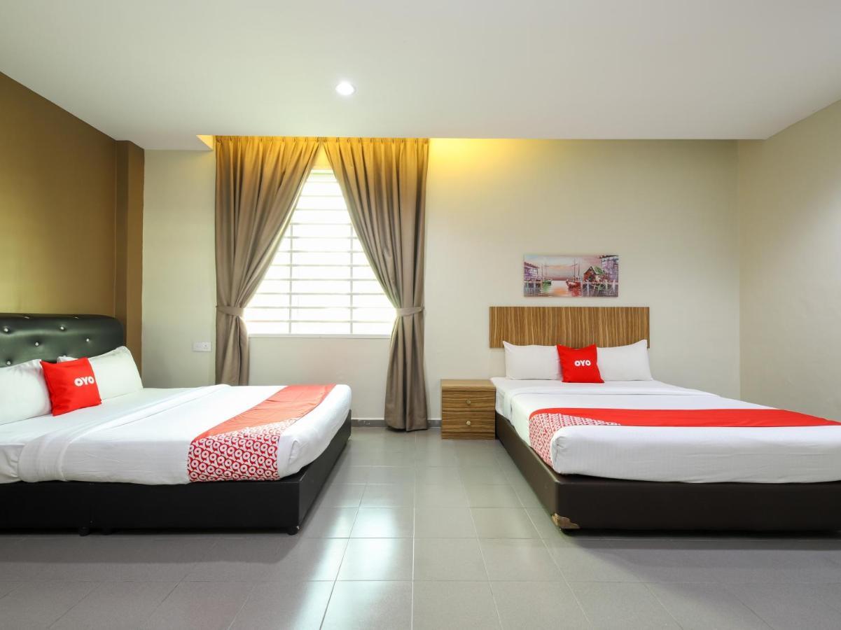 Oyo 89839 Riaz Hotel Malacca Екстериор снимка