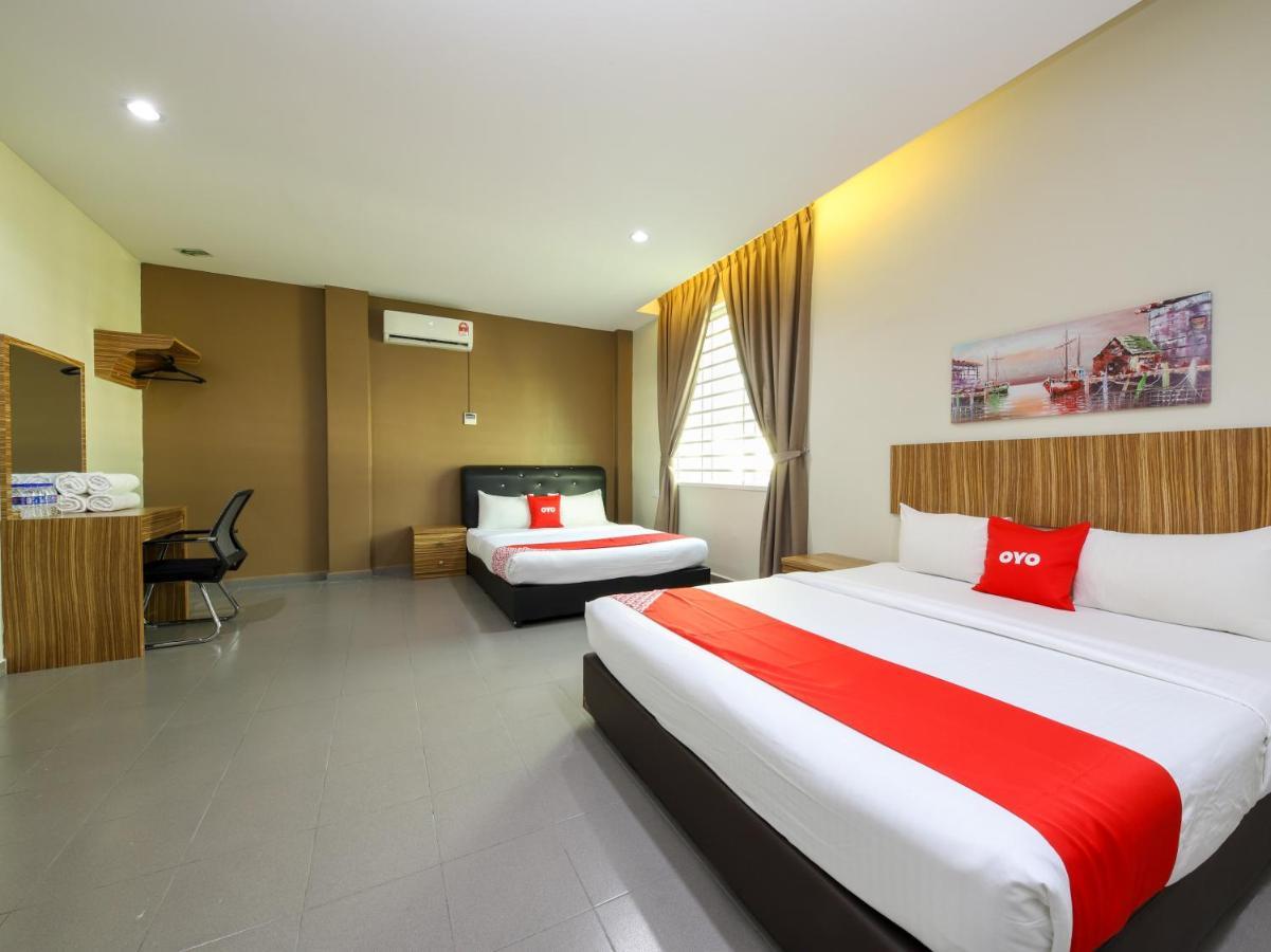 Oyo 89839 Riaz Hotel Malacca Екстериор снимка