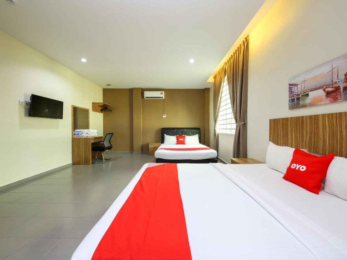 Oyo 89839 Riaz Hotel Malacca Екстериор снимка
