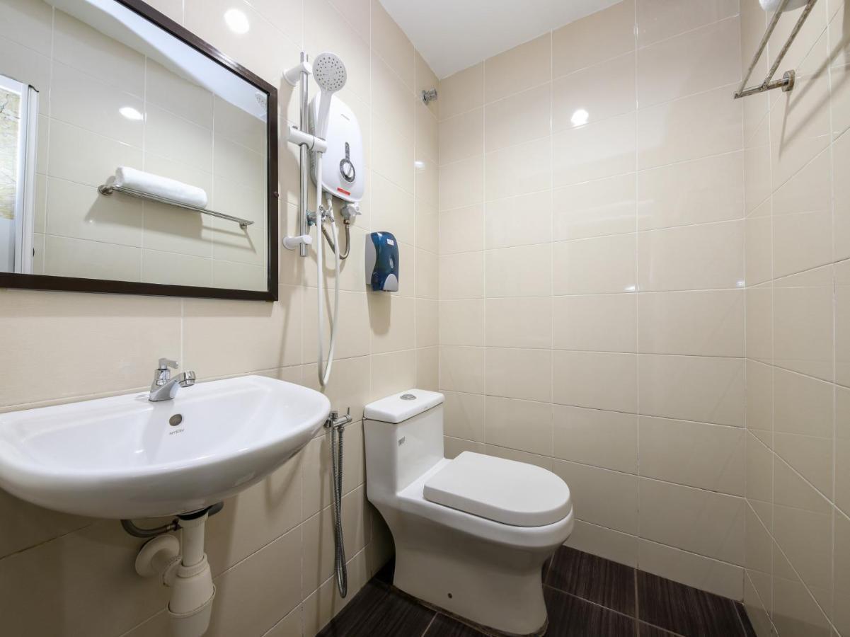 Oyo 89839 Riaz Hotel Malacca Екстериор снимка
