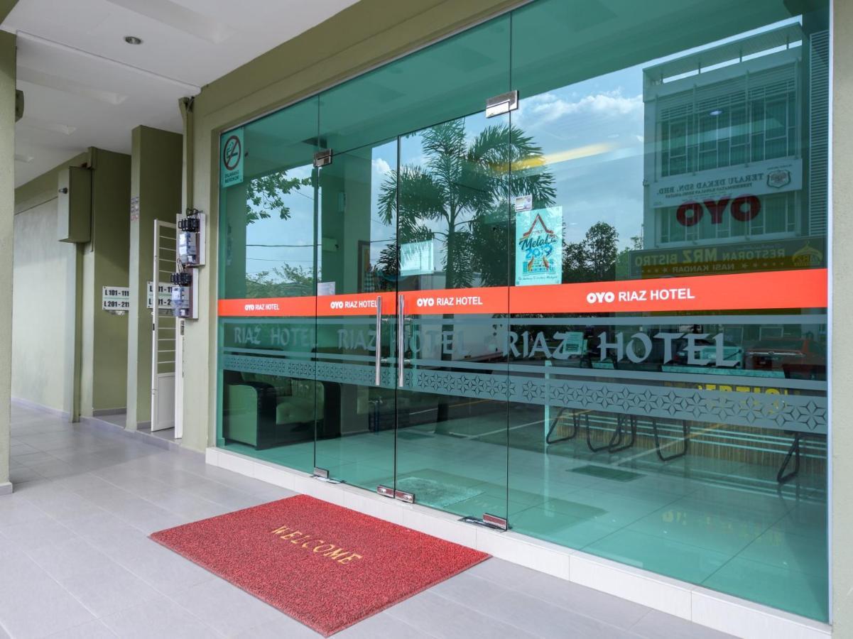 Oyo 89839 Riaz Hotel Malacca Екстериор снимка